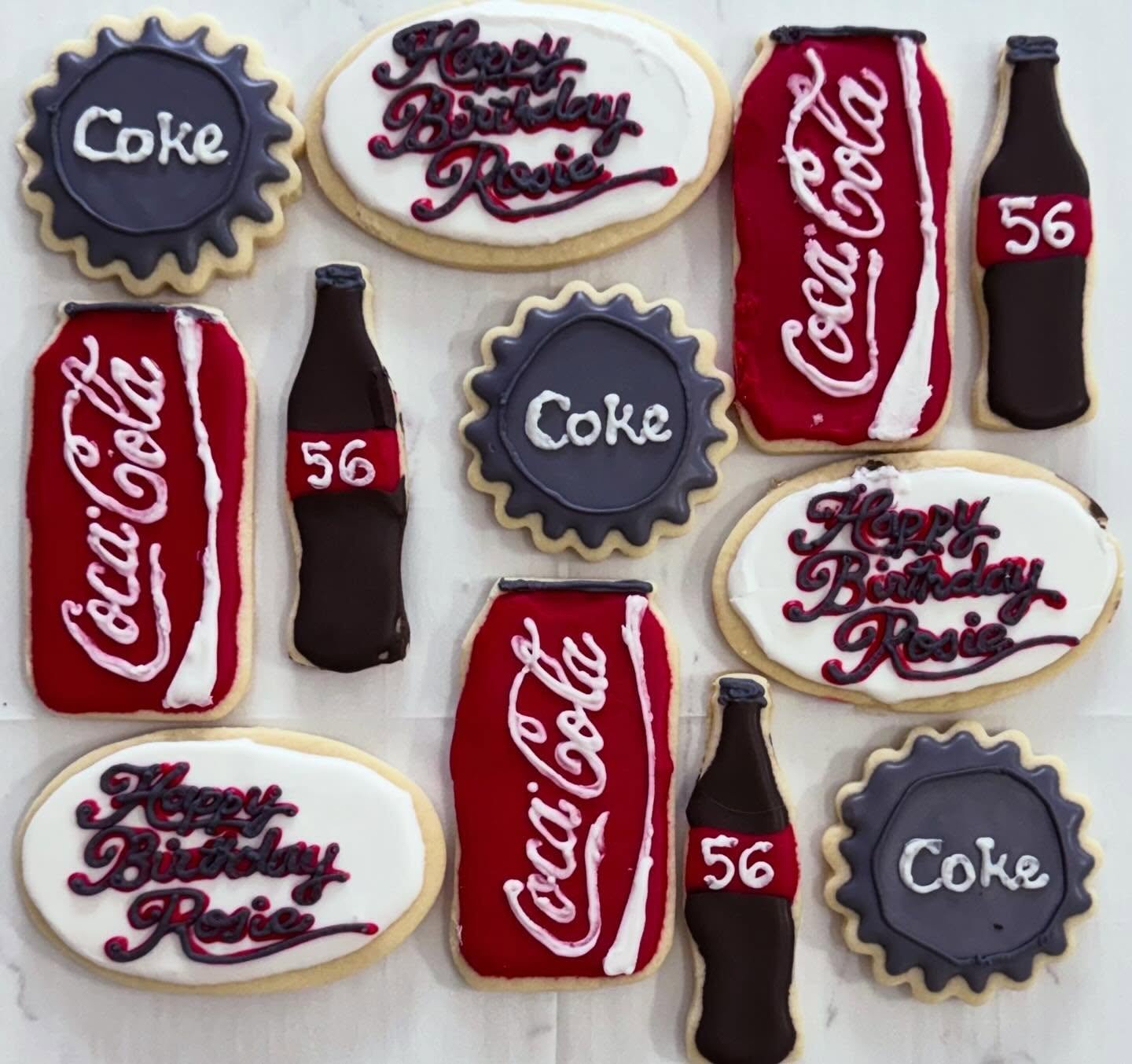 Happy birthday @rosiesantos1970 ! I always tease my mother in law about how much pop she drinks so obvi had to make Coke themed cookies for her birthday 😂 love you! 

#cocacola #birthdaycookıes #royalicingcookie #cookiedecorator #cookieart