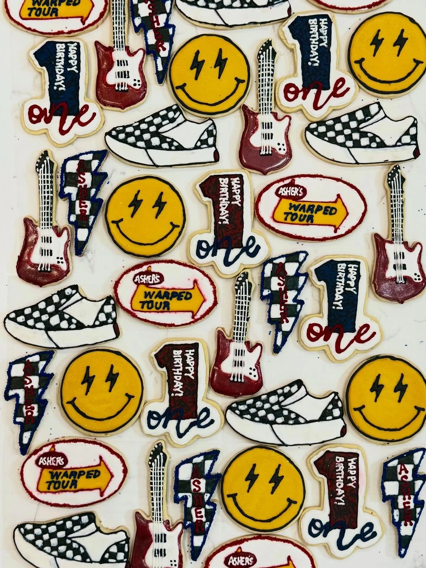 Who needs Coachella when you can go to a Warped Tour? ⚡️🎸🤘

#warpedtour #firstbirthdayparty #cookiedecorator #cookieart royalicingcookies