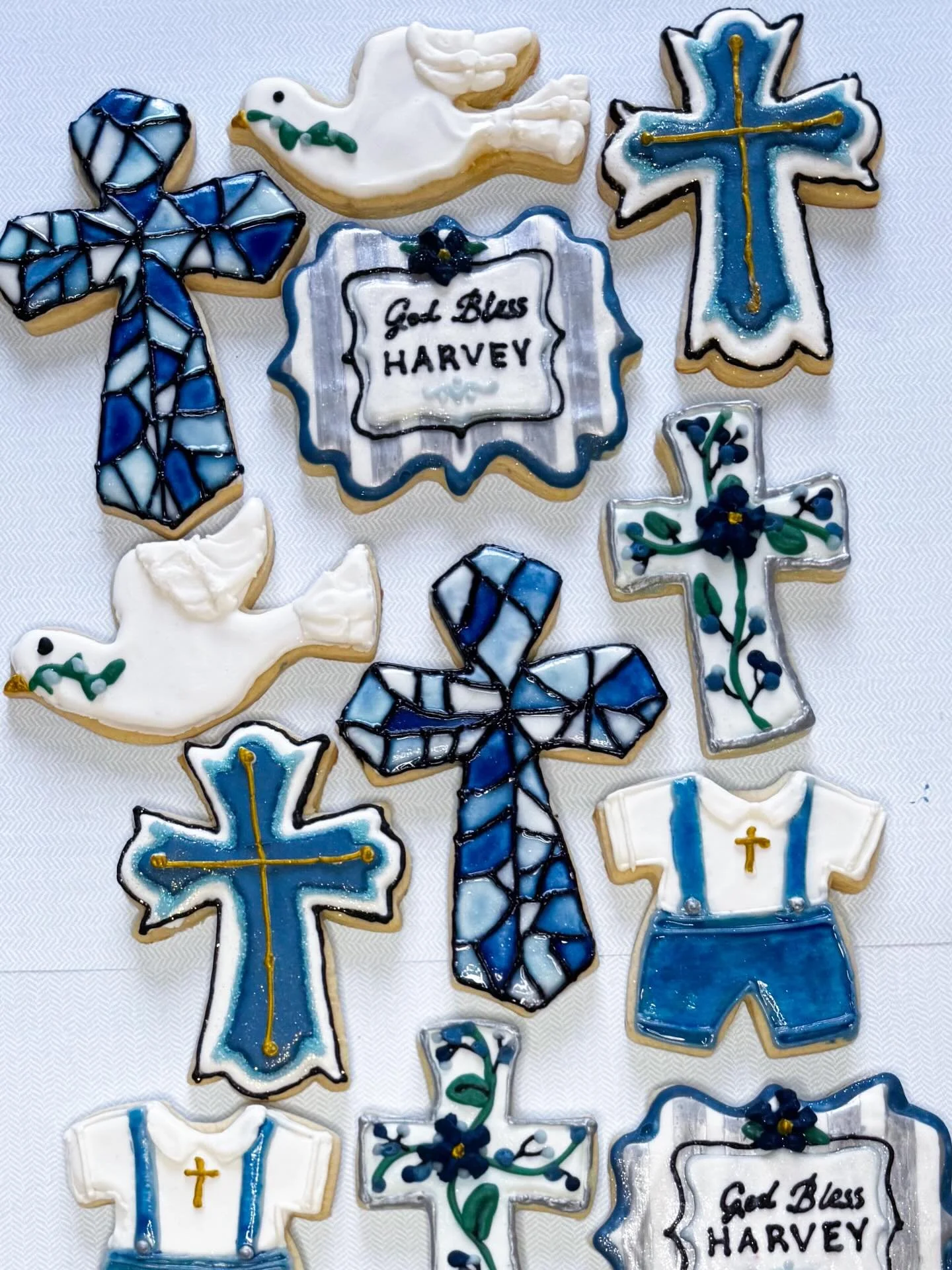 More baptism cookies! I had a lot of fun doing these and learning more@how to make the cross look like stained glass 🕊️#royalicingcookies #cookieart #baptism #cookiedecorating #stainedglass