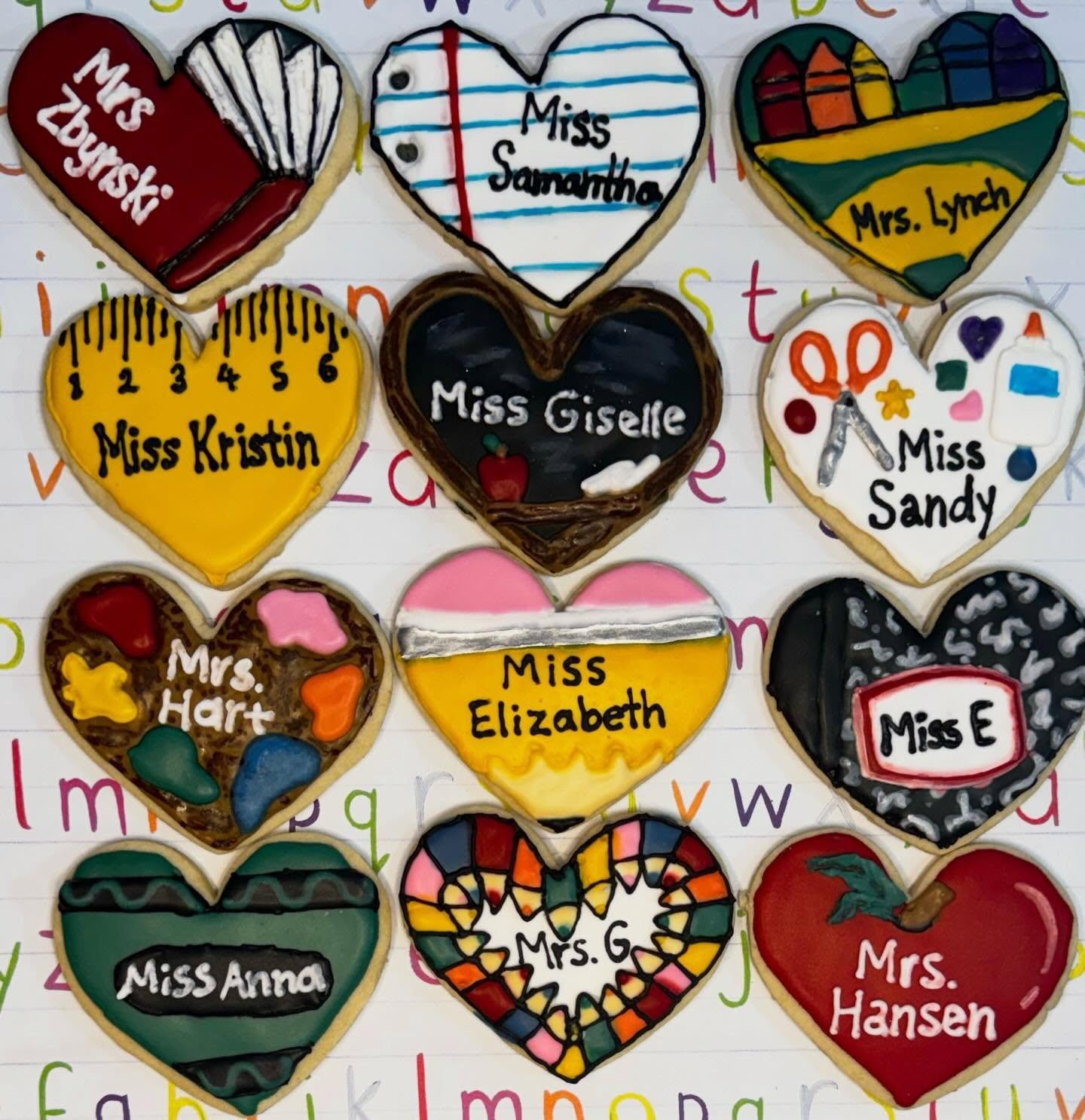 Showing some love to the WONDERFUL preschool teachers at @lakebluffparks ! We love Lake Bluff Preschool! ❤️👩&zwj;🏫🍎

#teacherappreciation #teacherappreciationweek #teacherappreciationcookies #royalicingcookies #cookiedecorating