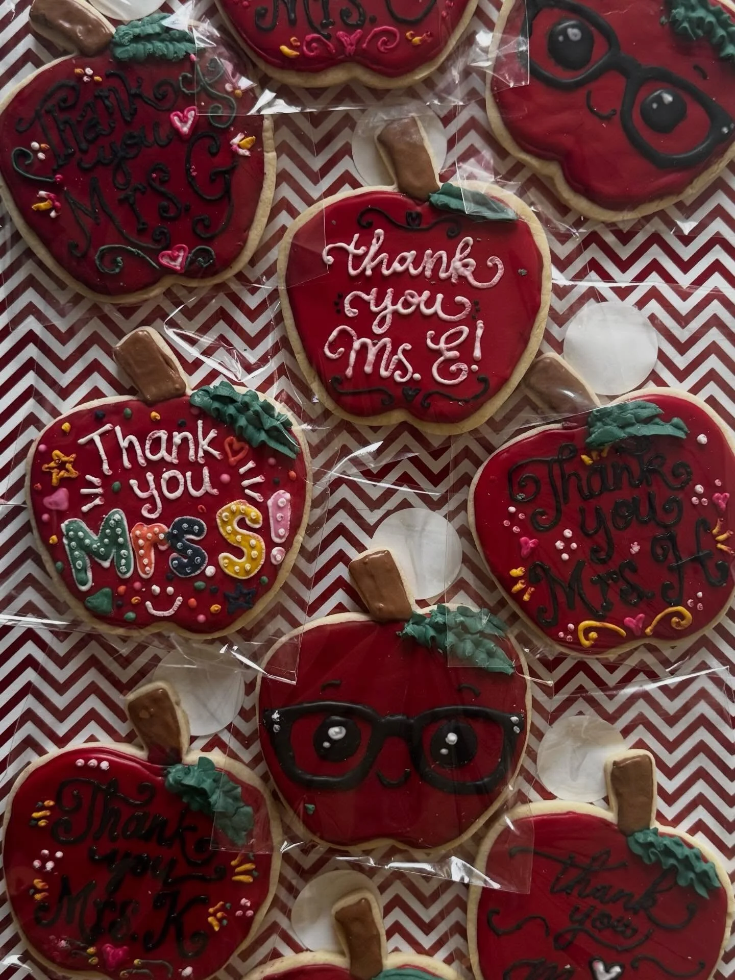 Showing some more love for the teachers! Thank you for making our kiddos smart cookies! 🍎✏️📚

#teacherappreciation #teacherappreciationweek #teacherappreciationcookies #royalicingcookies #cookiedecorating