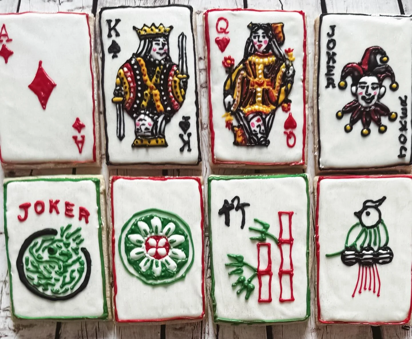 Cookies are a perfect game night snack! 🃏🀄️❤️

#mahjong #canasta #gamenight #royalicingcookies #cookieart