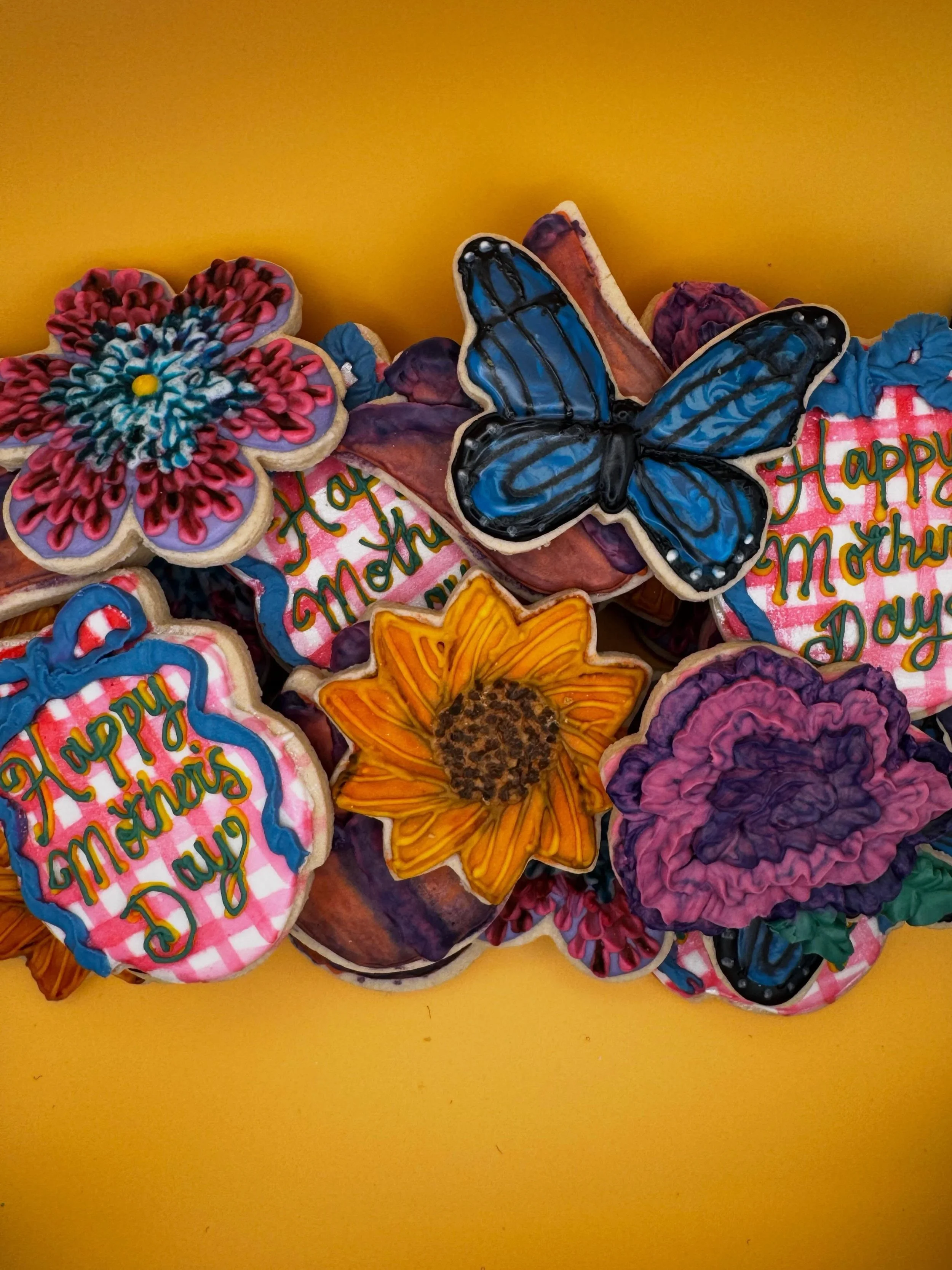 Happy Mothers Day!!! 💗🌸🦋

#happymothersday #mothersdaycookies #flowercookies #royalicingcookies #cookiedecorating