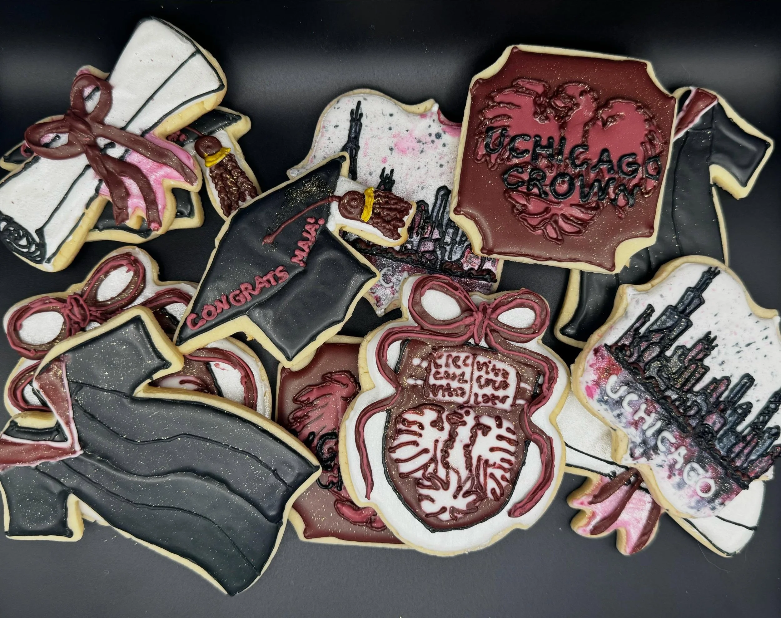 Cookies are the best way to celebrate graduation! Congrats to all grads! 🎓👩&zwj;🎓

#graduation #uchicago #universityofchicago #royalicingcookies #chicago