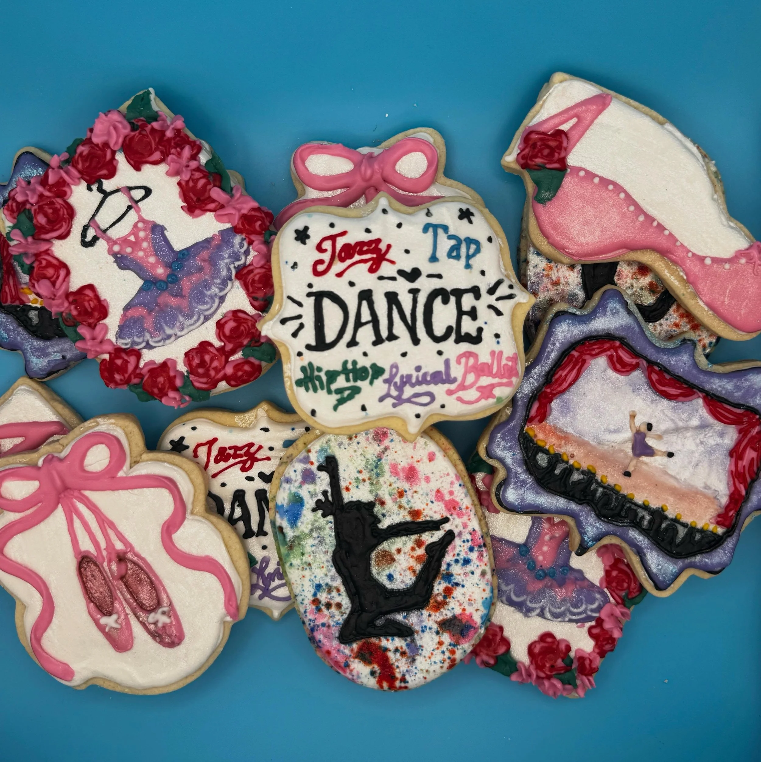 Being a dance recital girly once upon a time, I had so much fun making this dancer set! 🩰🧑&zwj;🩰

#dance #dancerecital #ballet #royalicingcookies #cookiedecorating