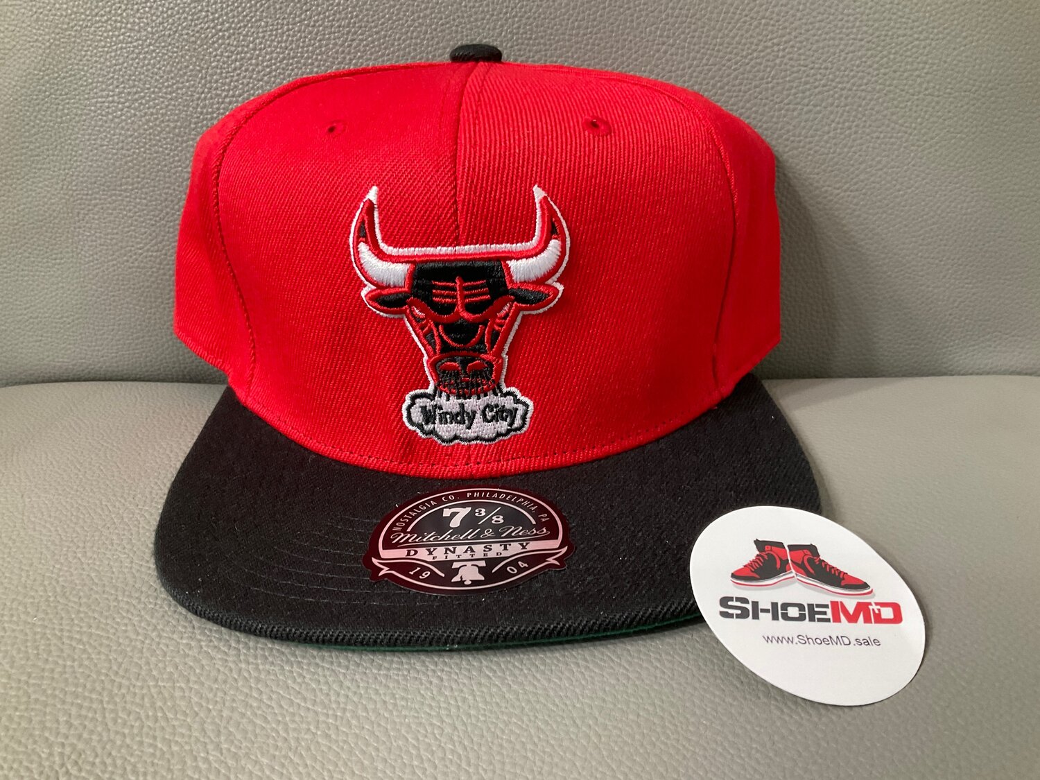 Mitchell & Ness, Accessories, Mitchell Ness Windy City Chicago Bulls  Fitted Flat Bill 7 34 Hat