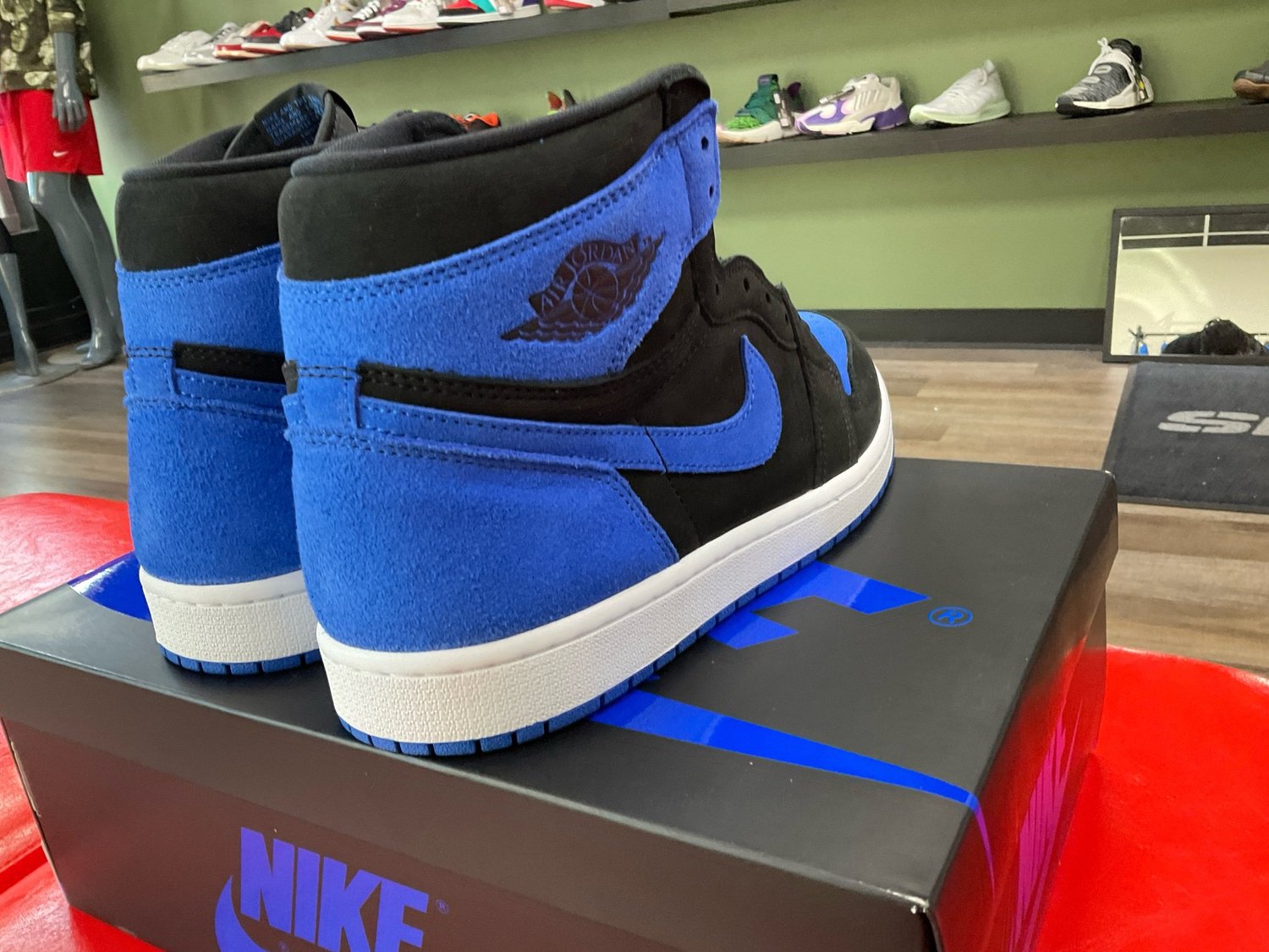 AIR JORDAN 1 RETRO HI OG REIMAGINED ROYALS SIZE 9.5 NEW — Shoe MD