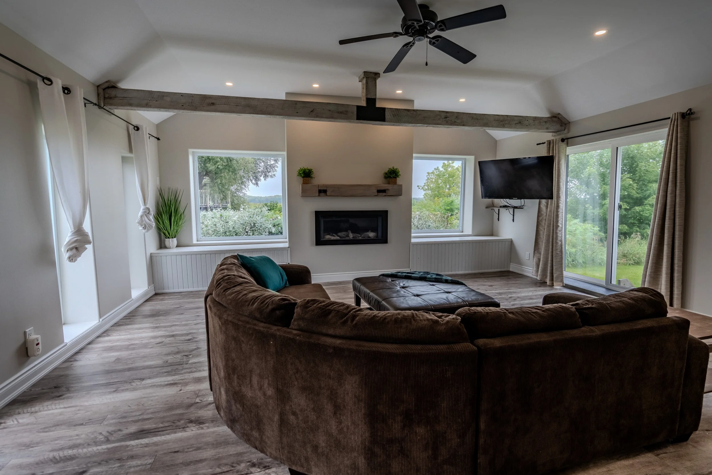3570 Dunrobin Rd-2.jpg
