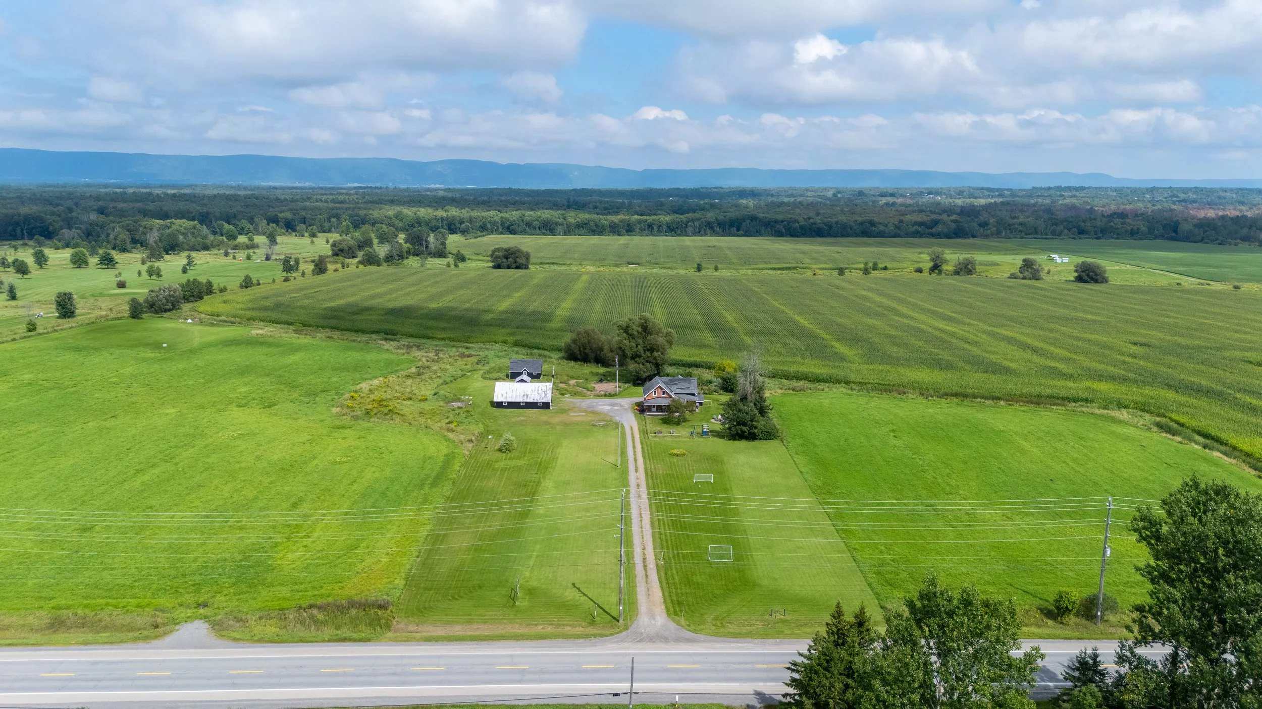 3570 Dunrobin Rd-76.jpg