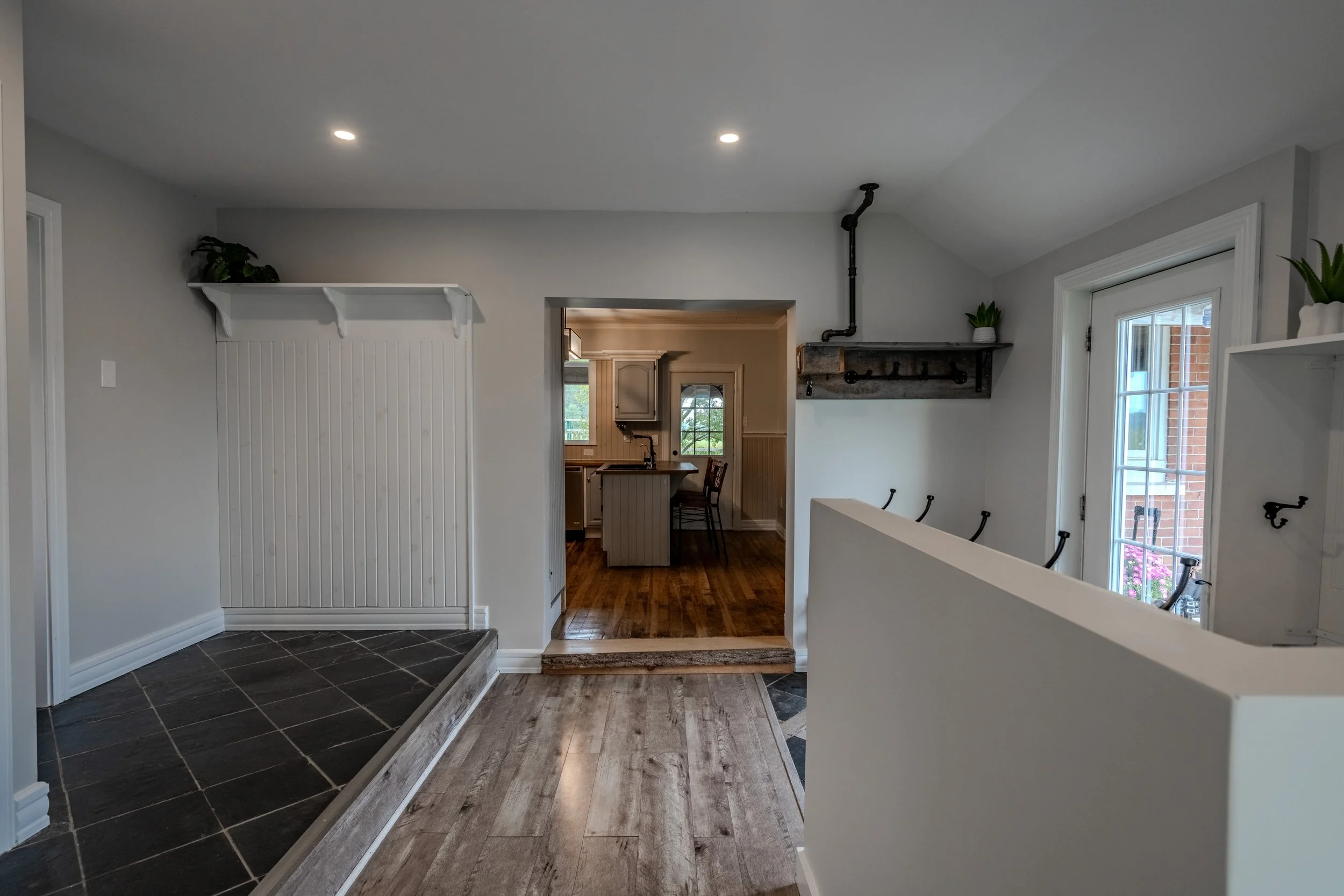 3570 Dunrobin Rd-9.jpg