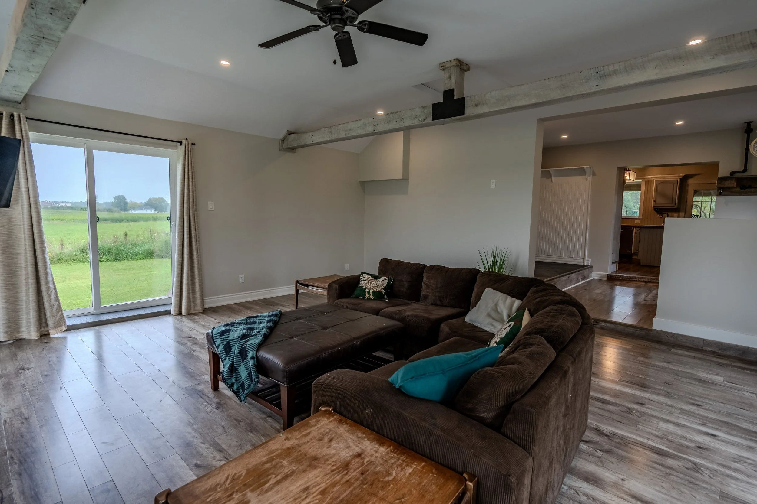 3570 Dunrobin Rd-8.jpg
