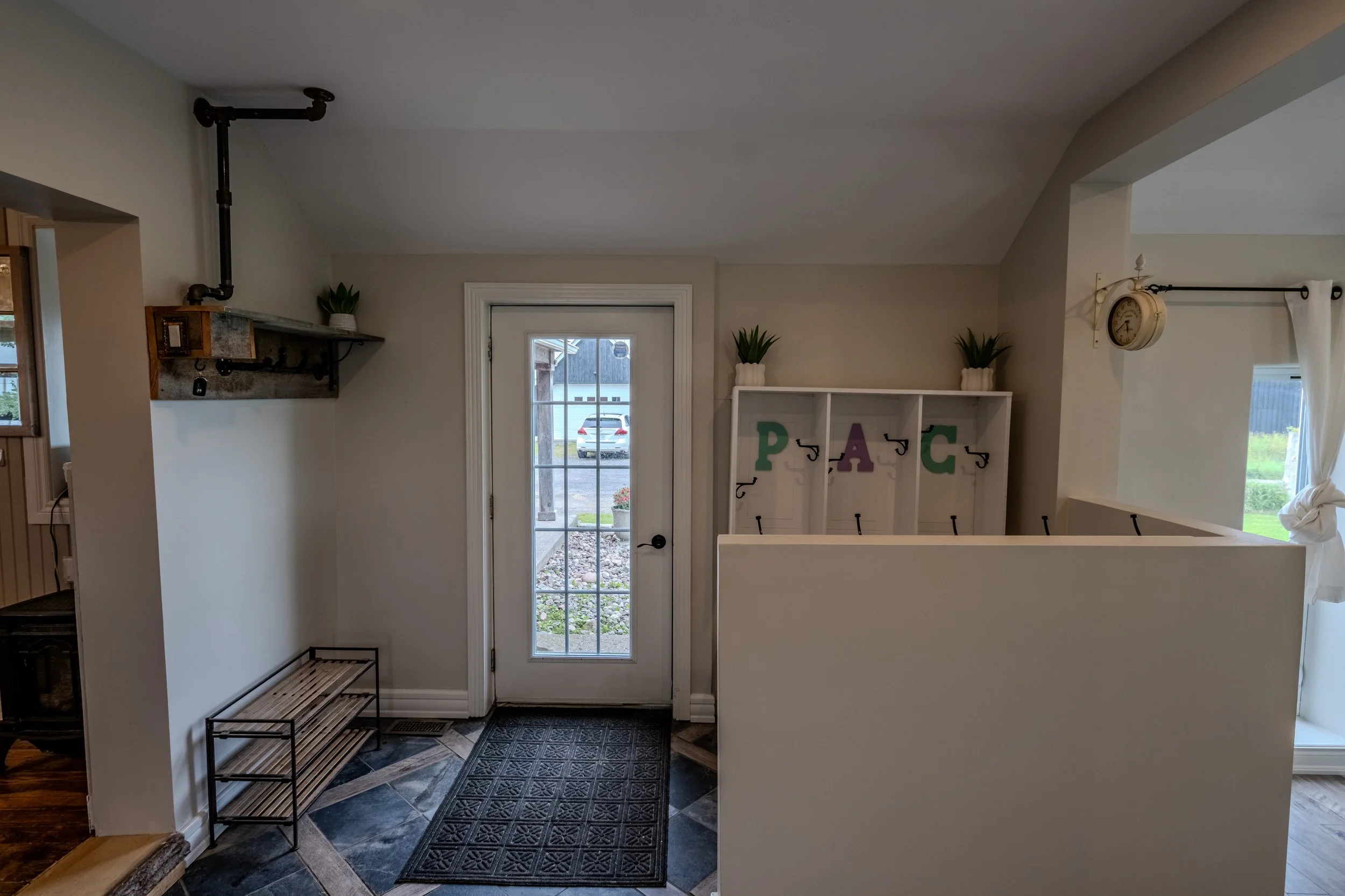 3570 Dunrobin Rd-10.jpg