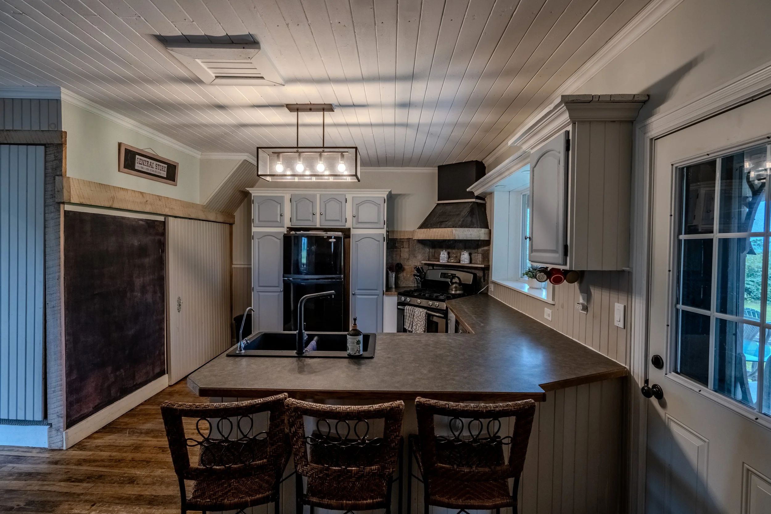 3570 Dunrobin Rd-19.jpg