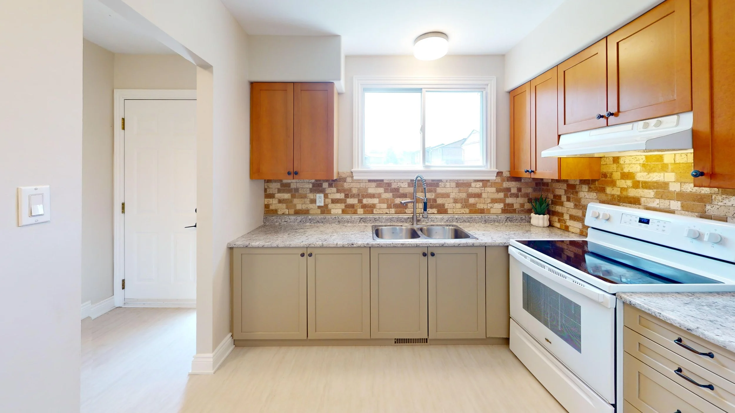 19-Glencoe-St-Nepean-ON-Canada-Kitchen 1.jpg