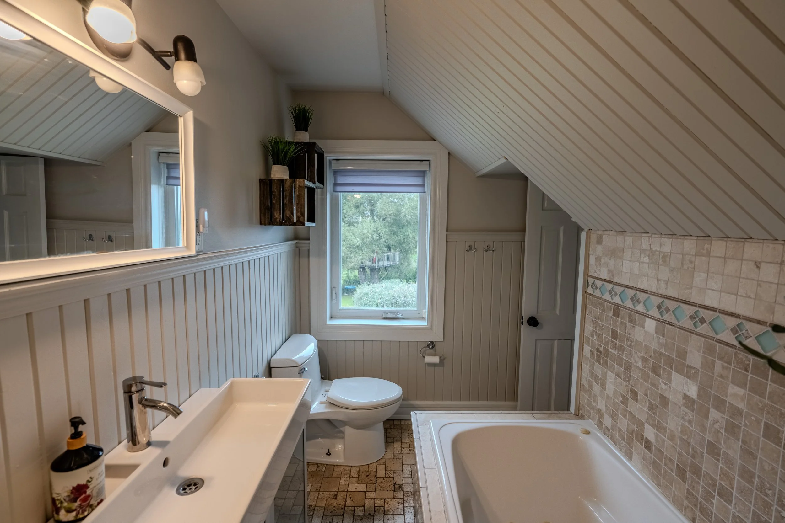 3570 Dunrobin Rd-32.jpg