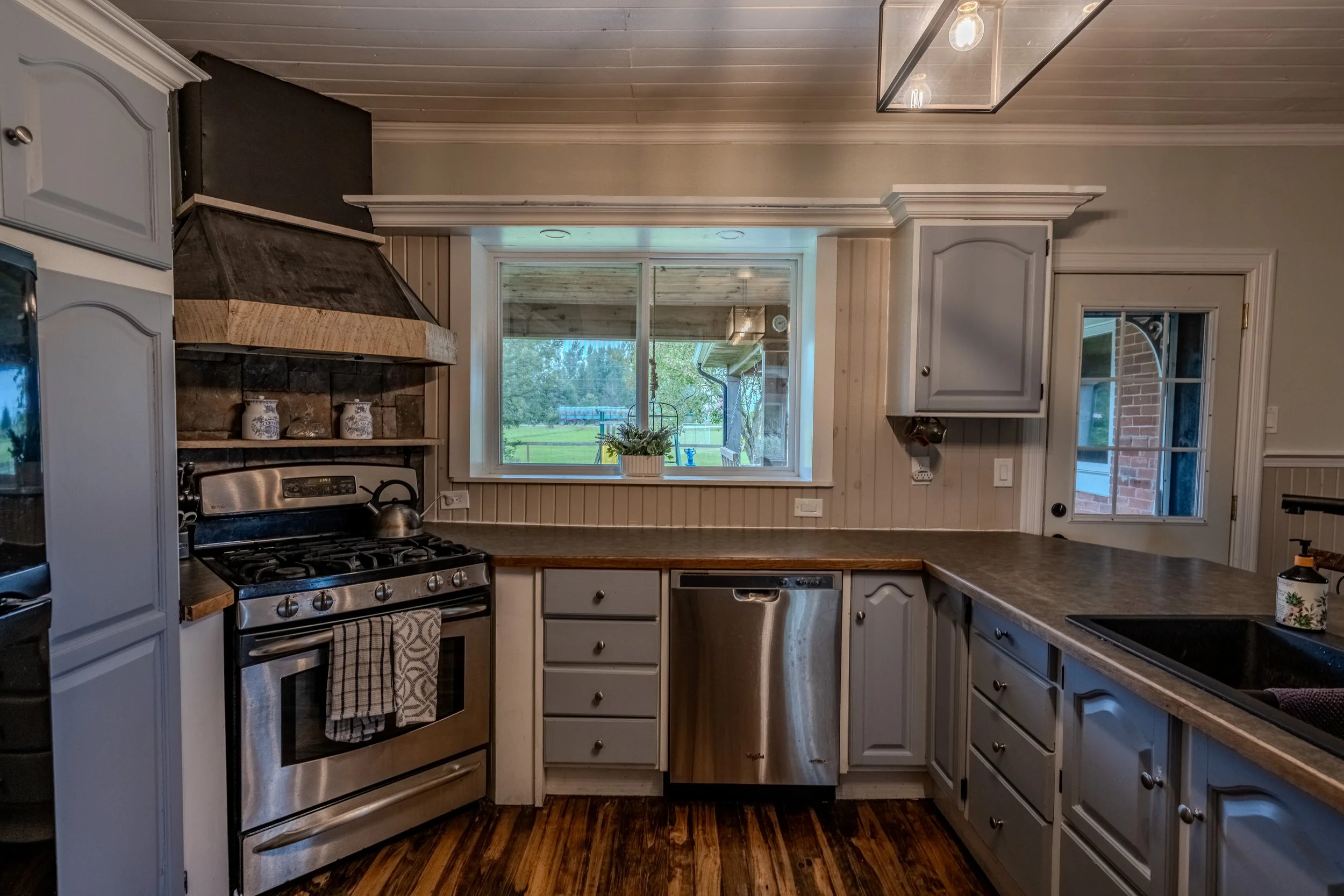 3570 Dunrobin Rd-14.jpg