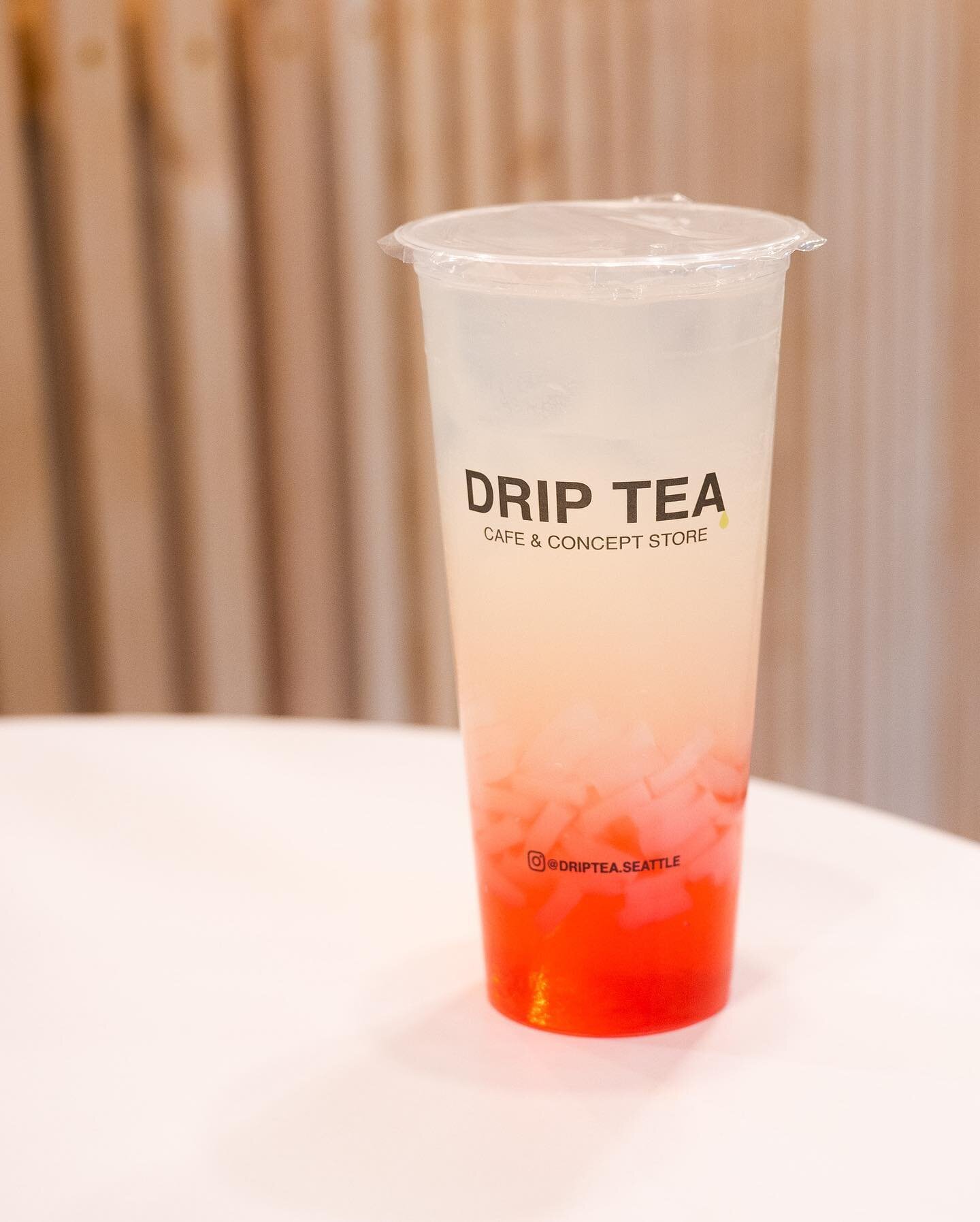 Looking for a refreshing fix? &ldquo;CLB&rdquo; got you covered 🌹🍋🤤 Layered rose lemonade with lychee jelly mixes perfectly for that tart and sweet taste. 

Try it for yourself today! 💚
1416 10th Ave
Seattle, WA 98122
#driptea #cafe #boba #bubble