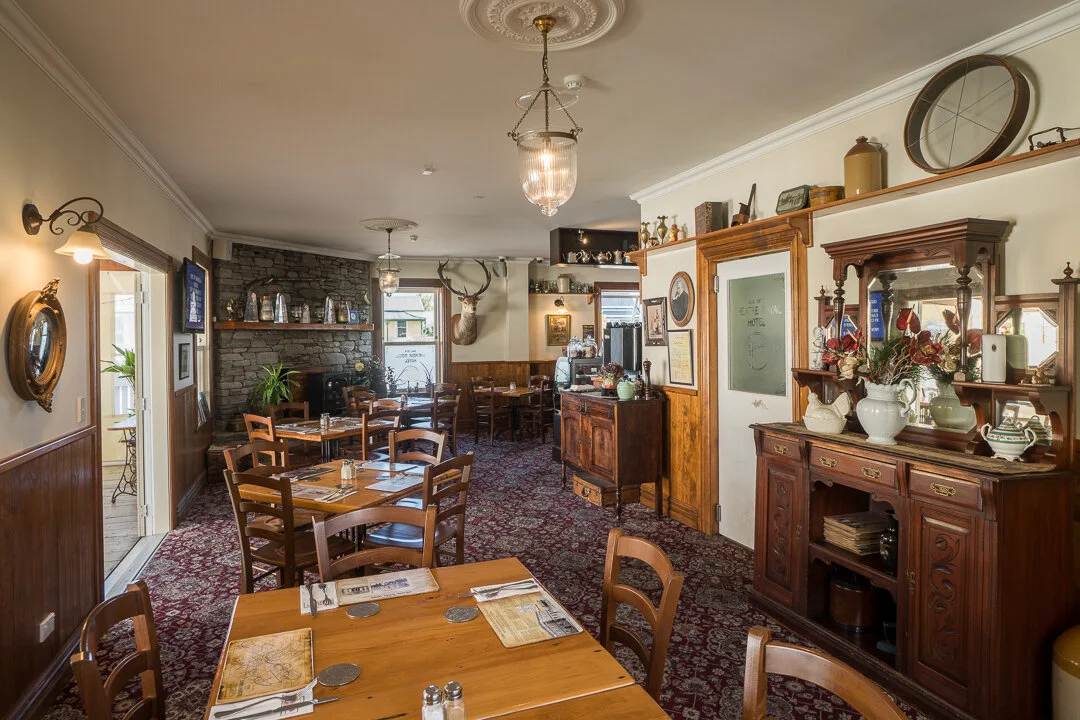 Restaurant &amp; Bar