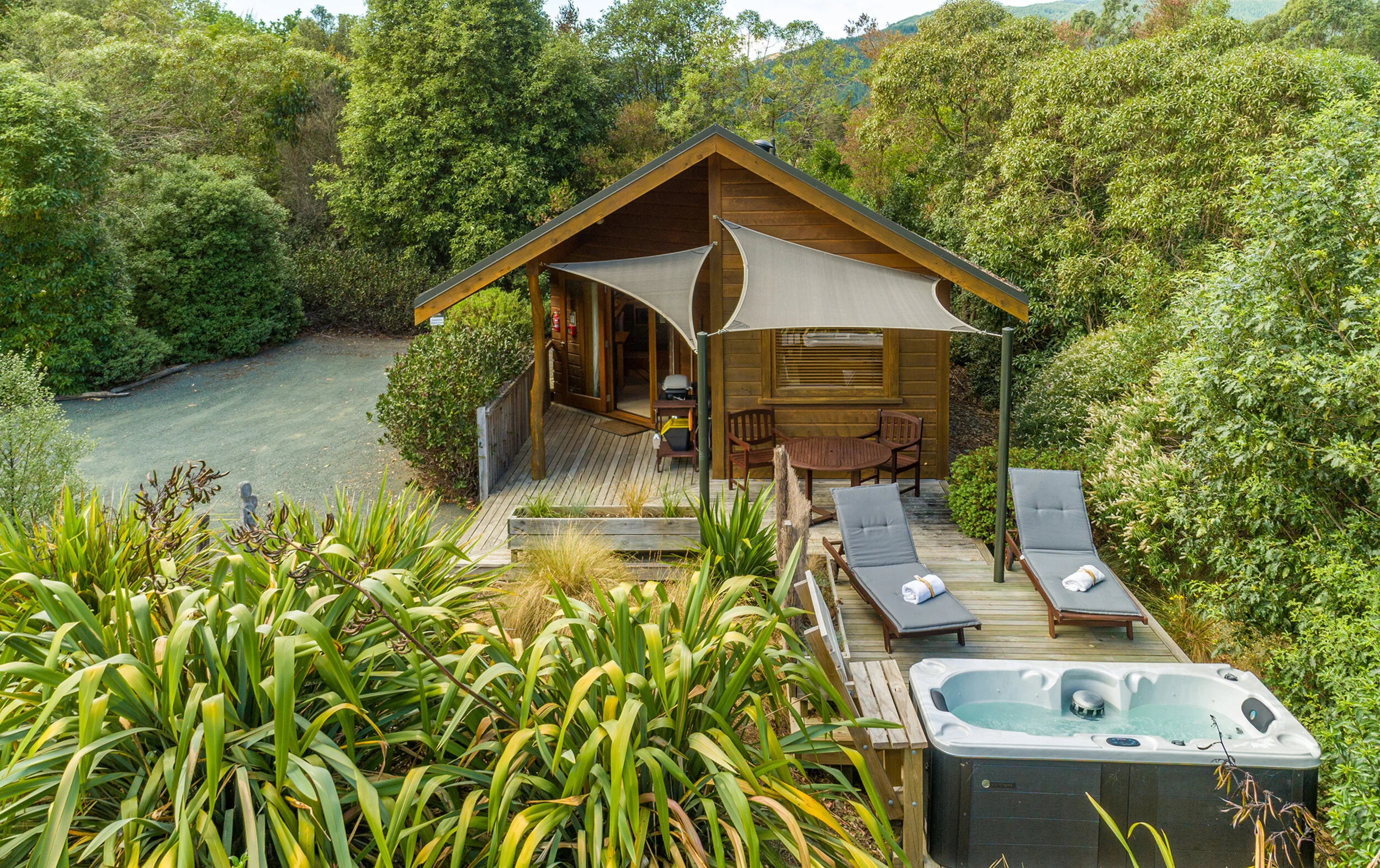 Bush Chalet jacuzzi