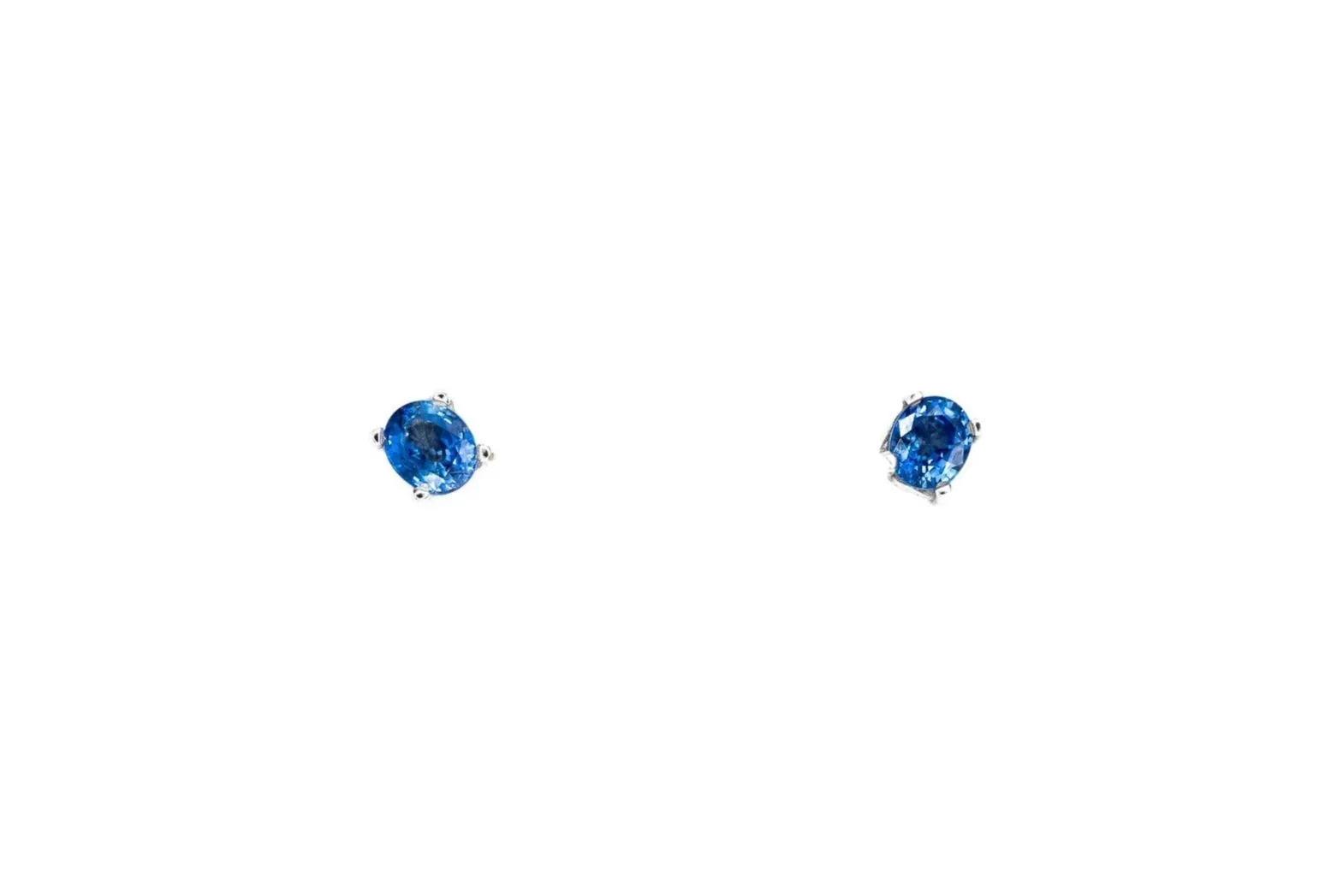 (T)White Gold Solitaire Sapphire Stud Earrings