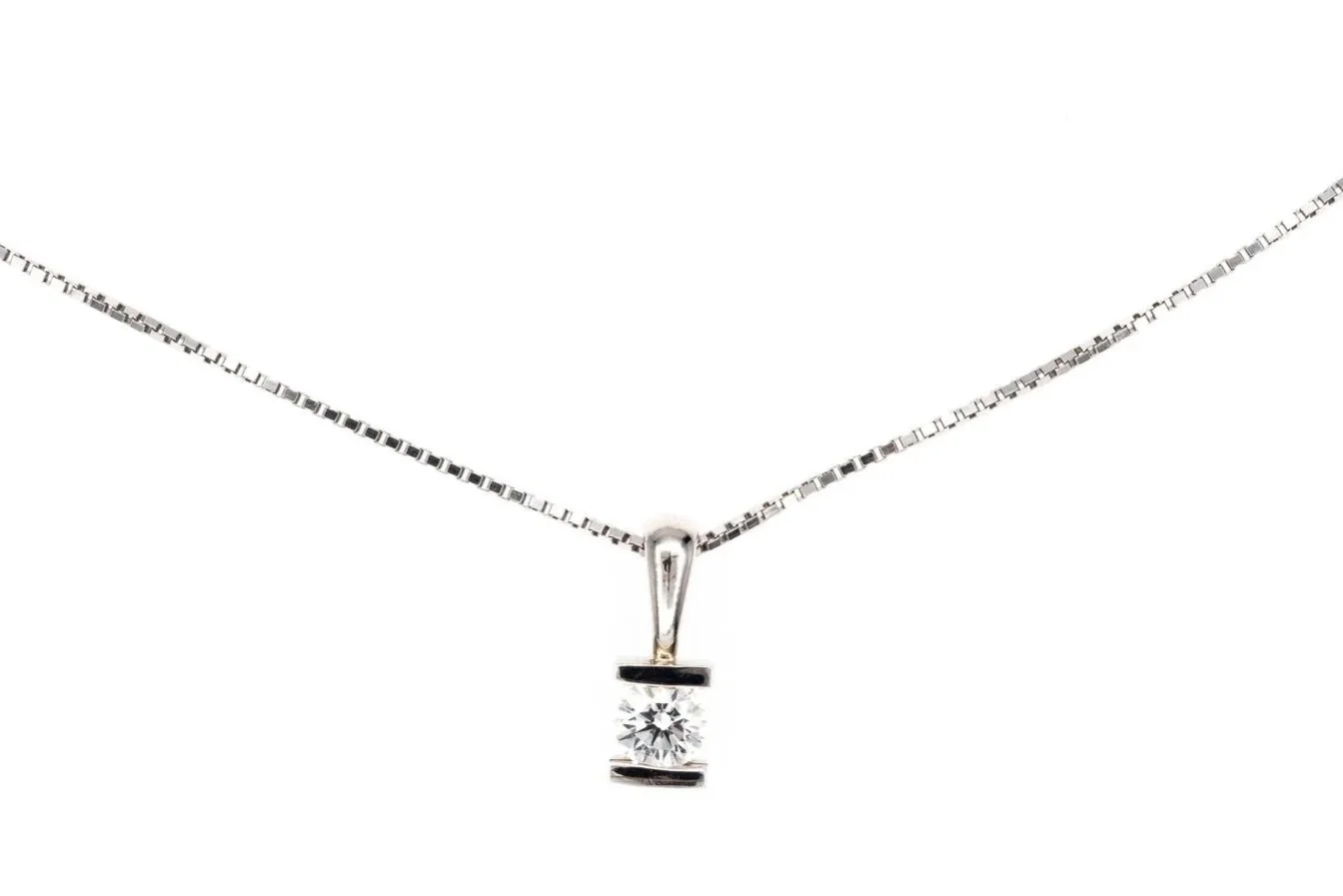 (T)White Gold Solitaire Round Brilliant Cut Canadian Diamond Pendant