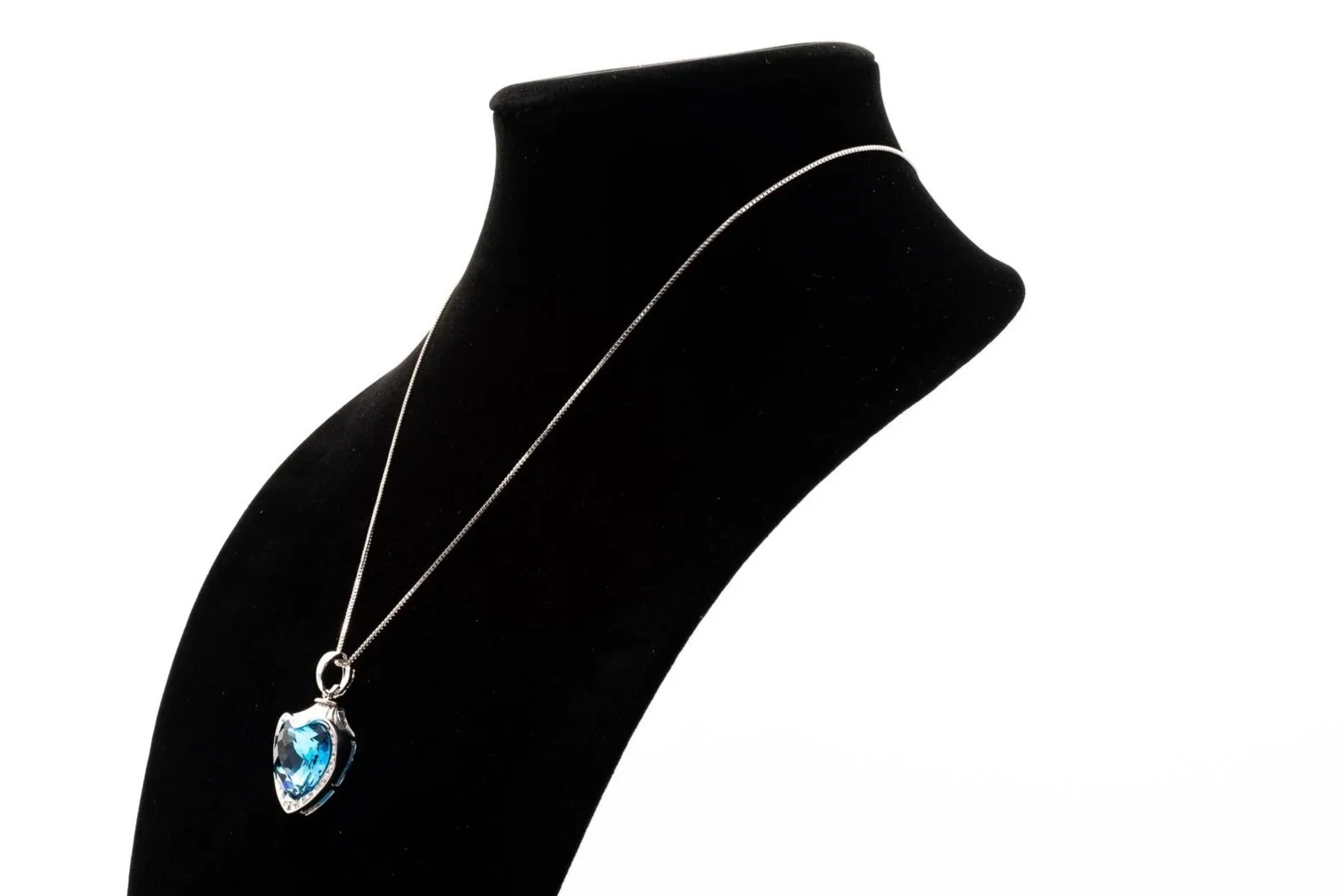 (S)White Gold Round Brilliant Cut Diamond Blue Topaz Heart Pendant