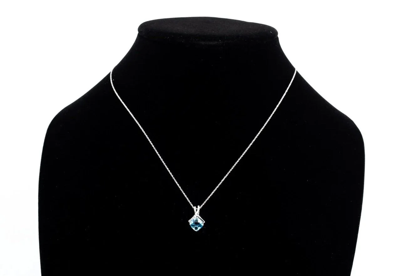 (F)White Gold Diamond Blue Topaz Drop Slider Pendant
