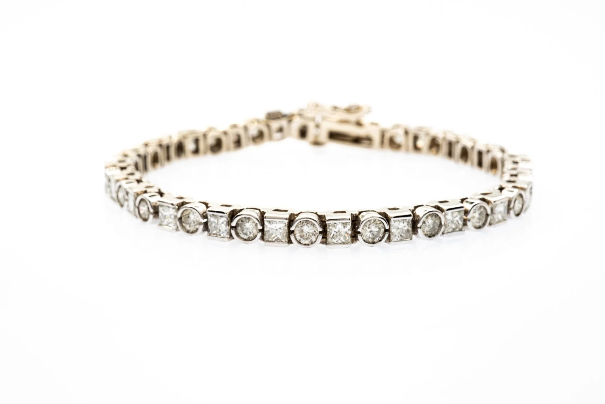 (F)White Gold Round Brilliant Cut Princess Cut Diamond Tennis Bracelet