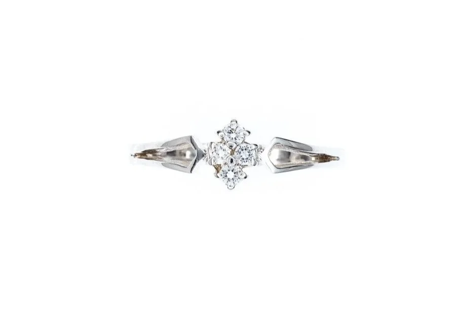 (T)White Gold Round Brilliant Cut Multi Diamond Ring