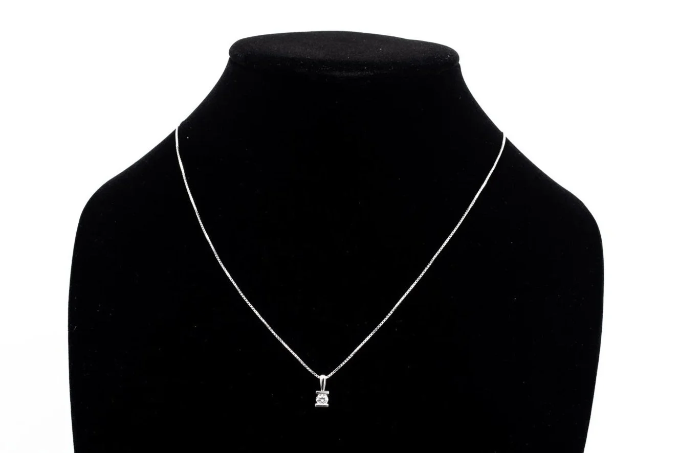 (F)White Gold Solitaire Round Brilliant Cut Canadian Diamond Pendant