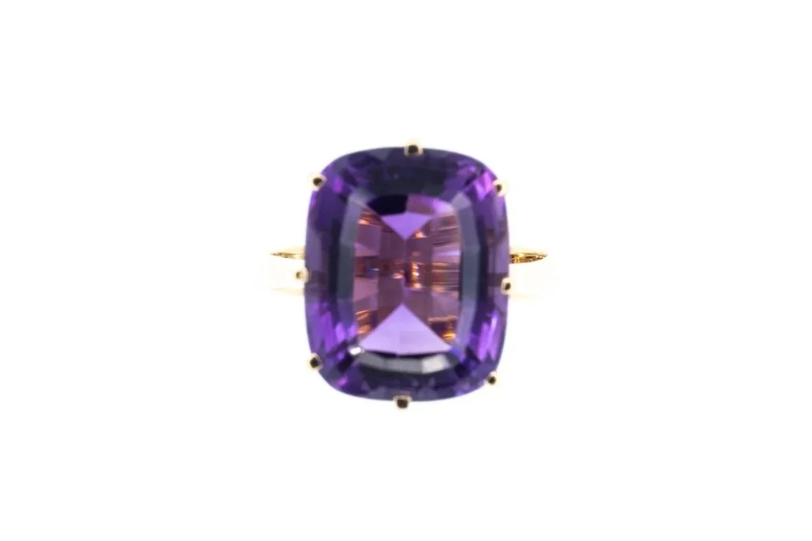 (T)Yellow Gold Solitaire Amethyst Gemstone Ring
