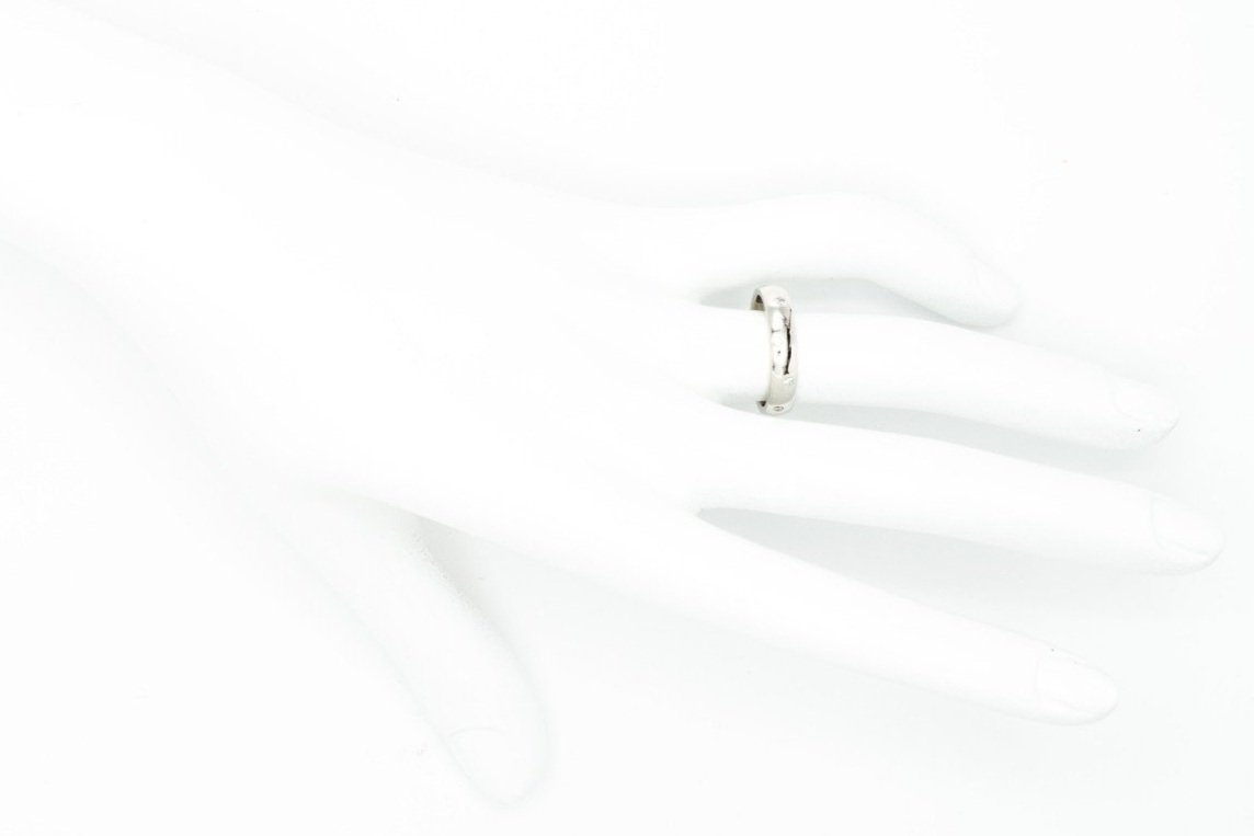 (H)White Gold Round Brilliant Cut Diamond Gypsy Set Band