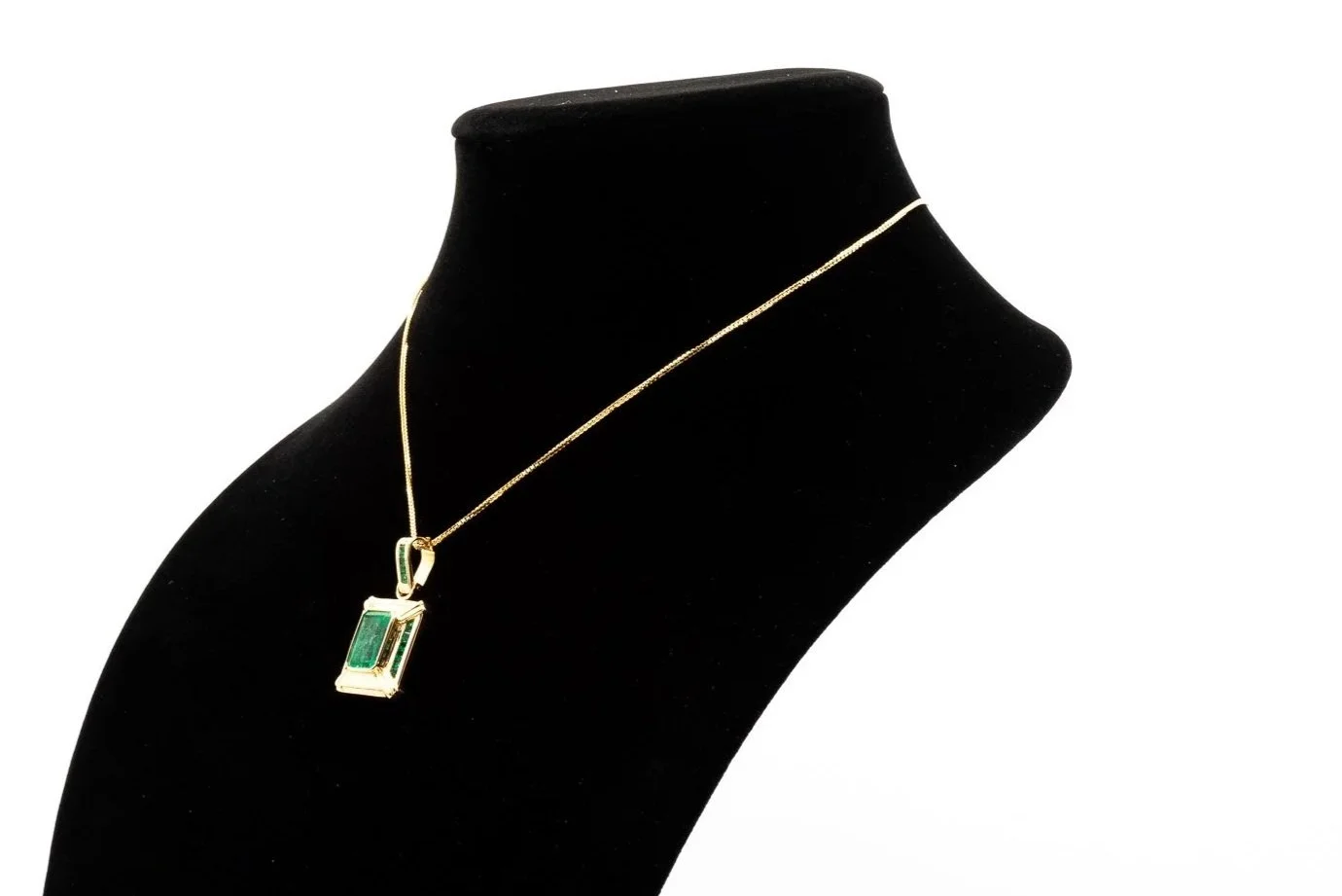(S)Yellow Gold Emerald Rectangular Shaped Pendant