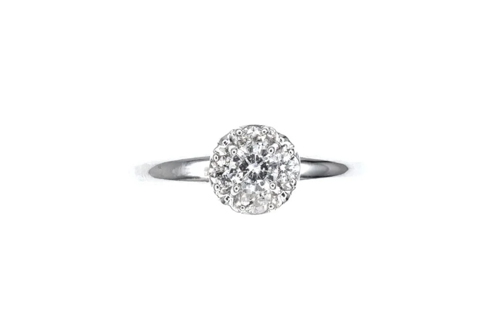 (T)White Gold Round Brilliant Cut Diamond Cluster Engagement Ring