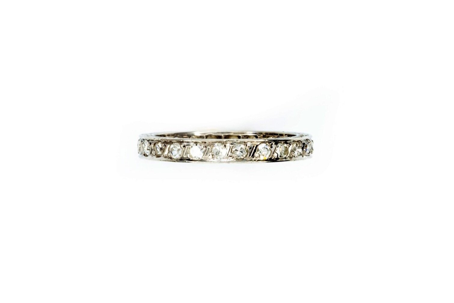 (T)White Gold Single Cut Diamond Eternity Band