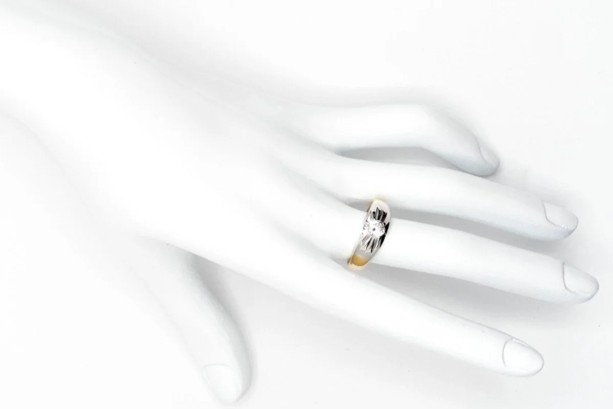 (H)White Yellow Gold Solitaire Round Brilliant Cut Diamond Ring