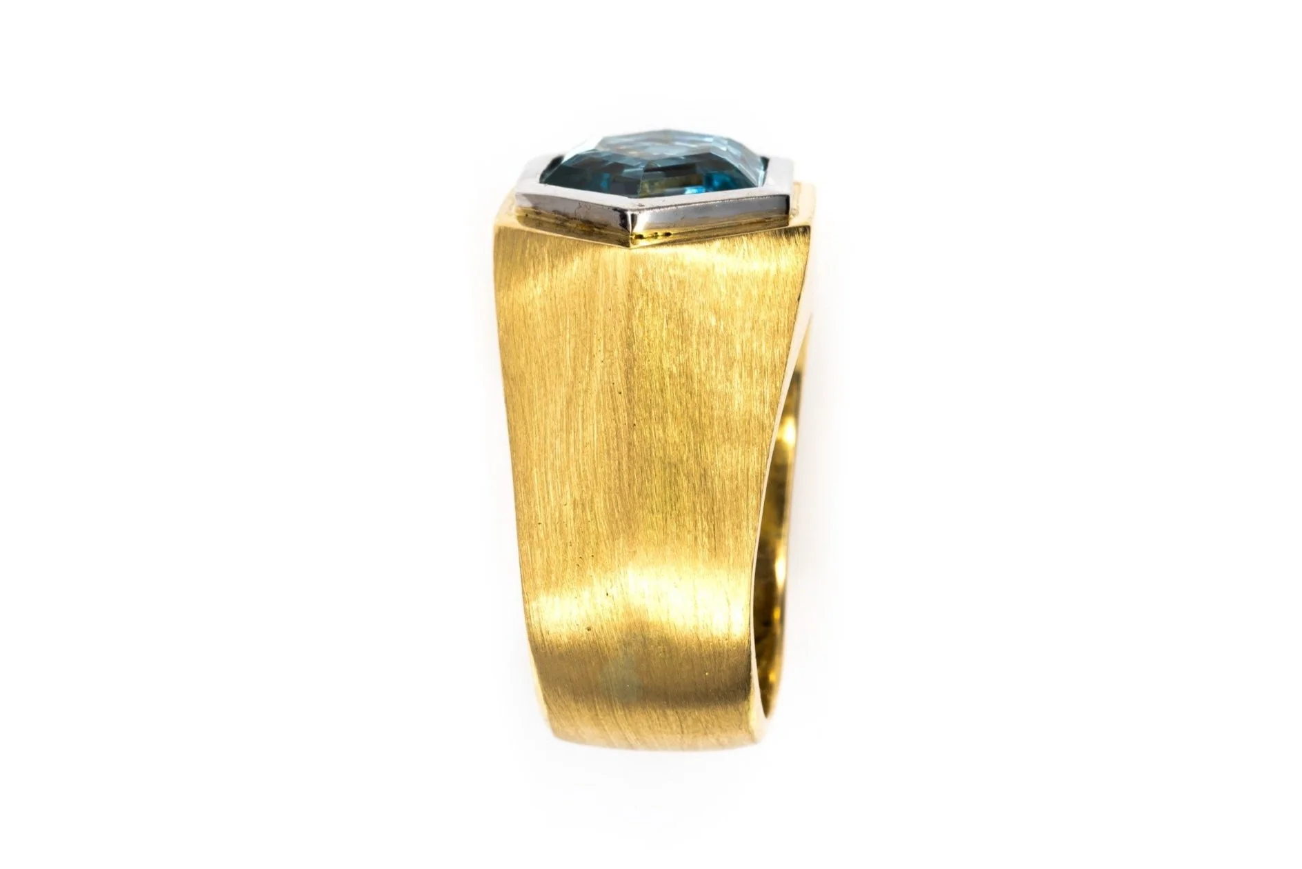 (S)Yellow Gold Solitaire Blue Zircon Ring