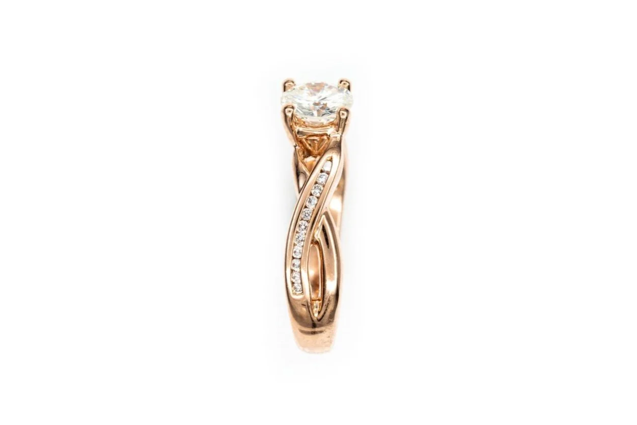 (S)Rose Gold Round Brilliant Cut Diamond Engagement Ring
