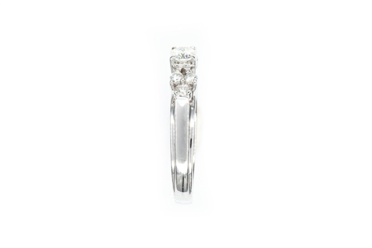 (S)White Gold Round Brilliant Cut Diamond Engagement Ring