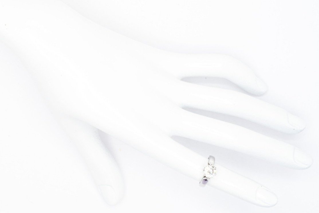 (H)White Gold Solitaire Round Brilliant Cut Diamond Engagement Ring