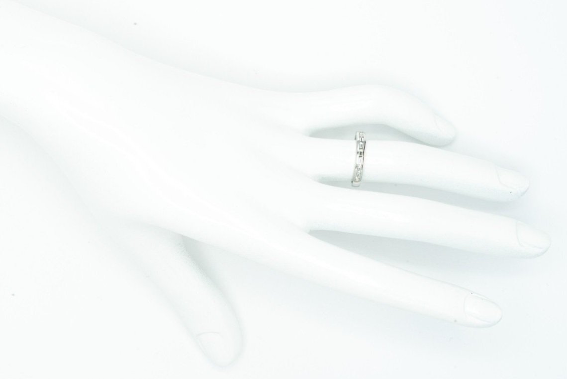 (H)White Gold Baguette Cut Diamond Band