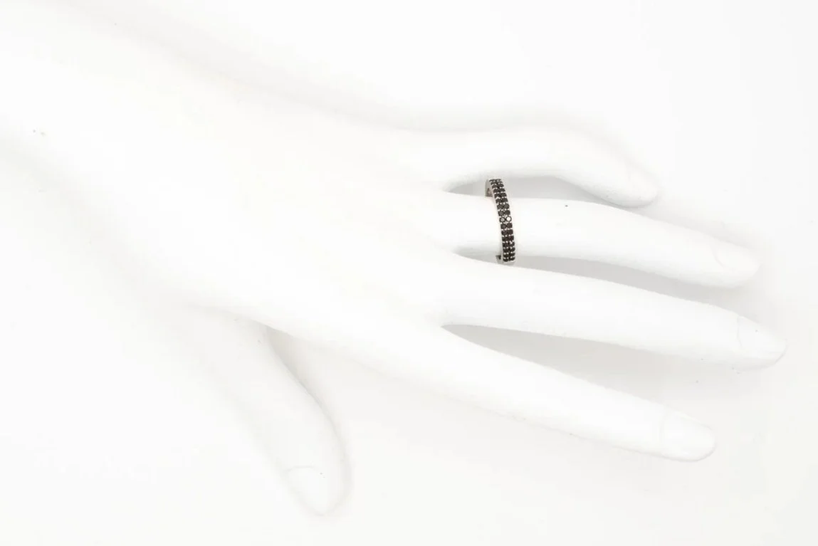 (H)White Gold Round Brilliant Cut Black Diamond Band