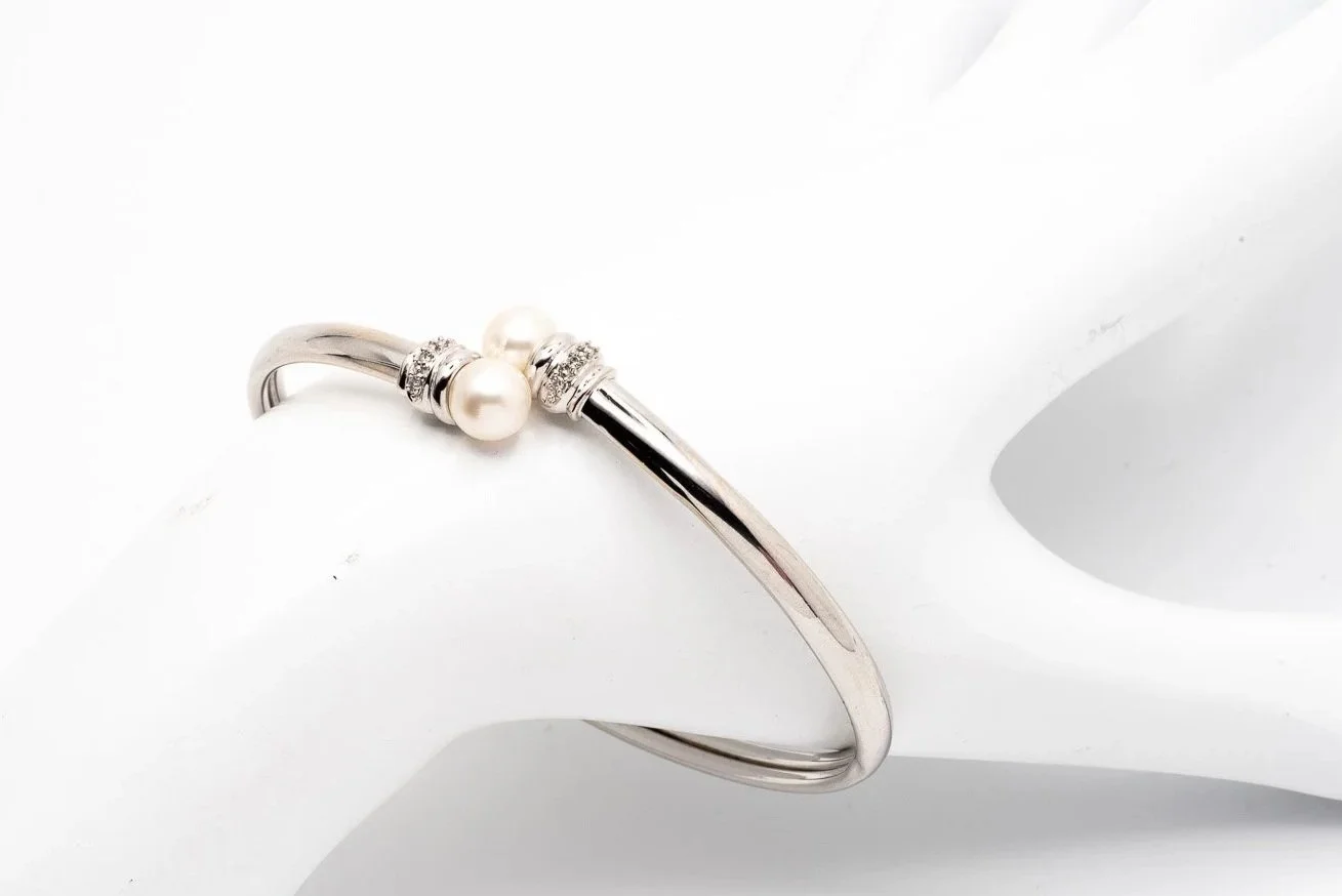 (W)White Gold Diamond Freshwater Cultured Pearl Bangle Bracelet