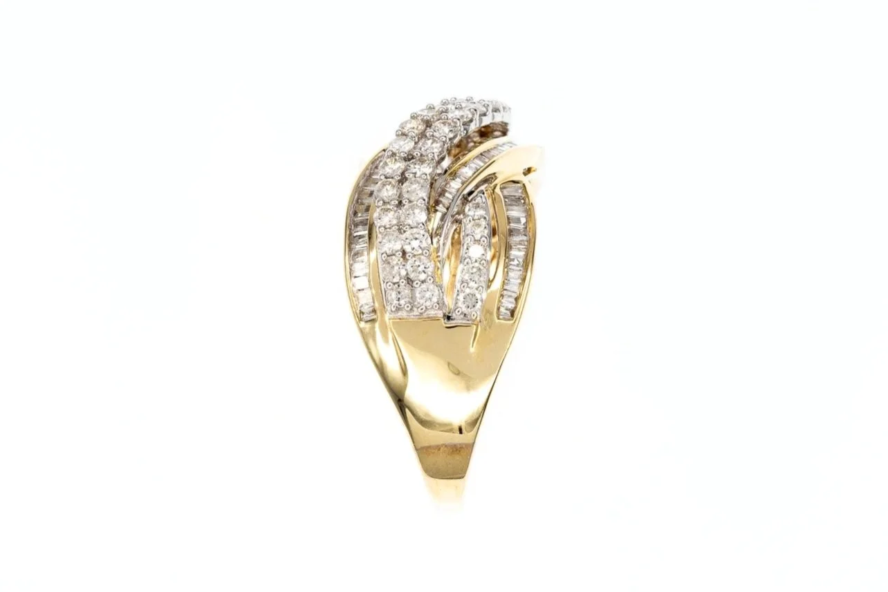 (S)Yellow Gold Round Brilliant Cut Baguette Cut Multi Diamond Ring