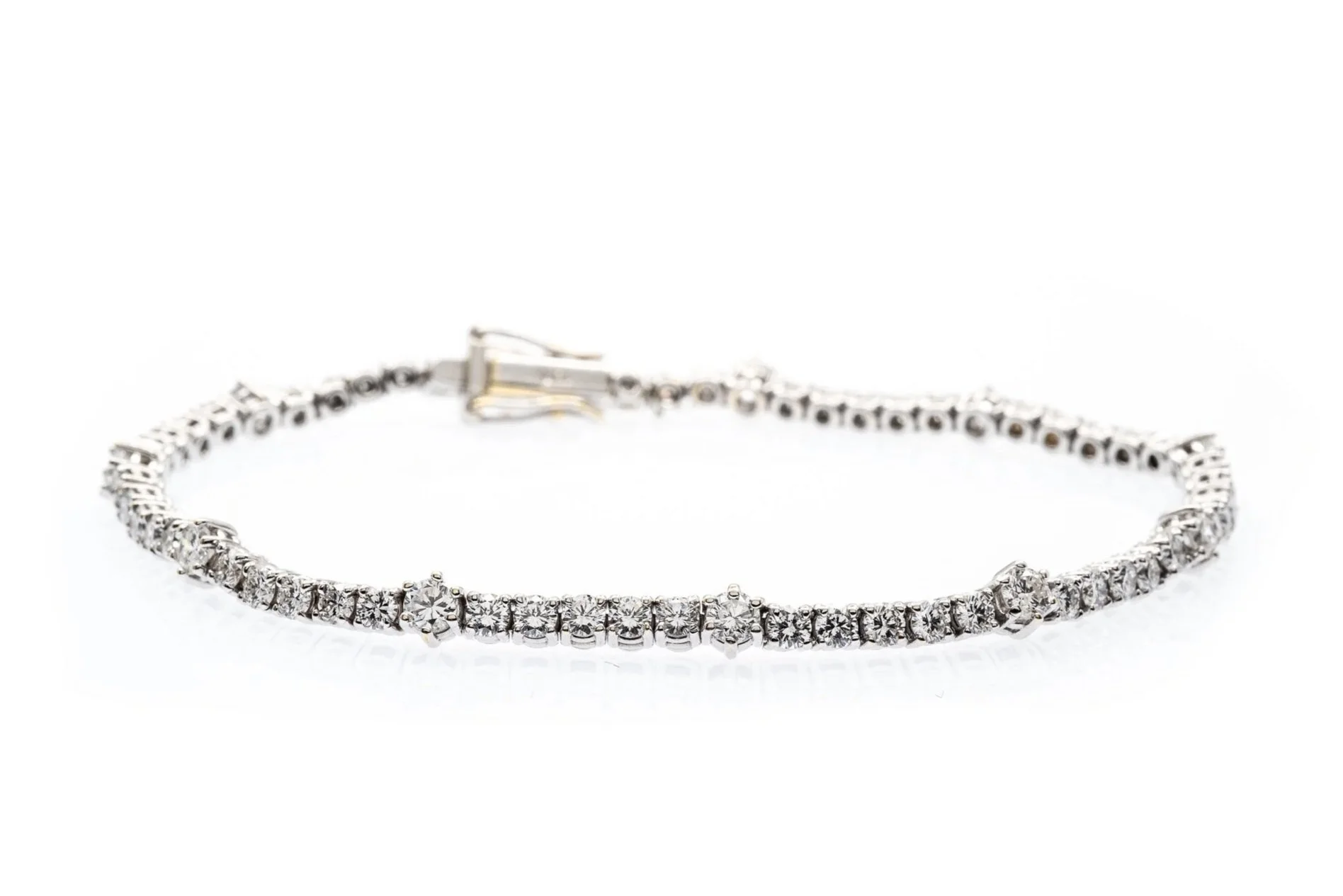 (F)White Gold Round Brilliant Cut Diamond Tennis Bracelet