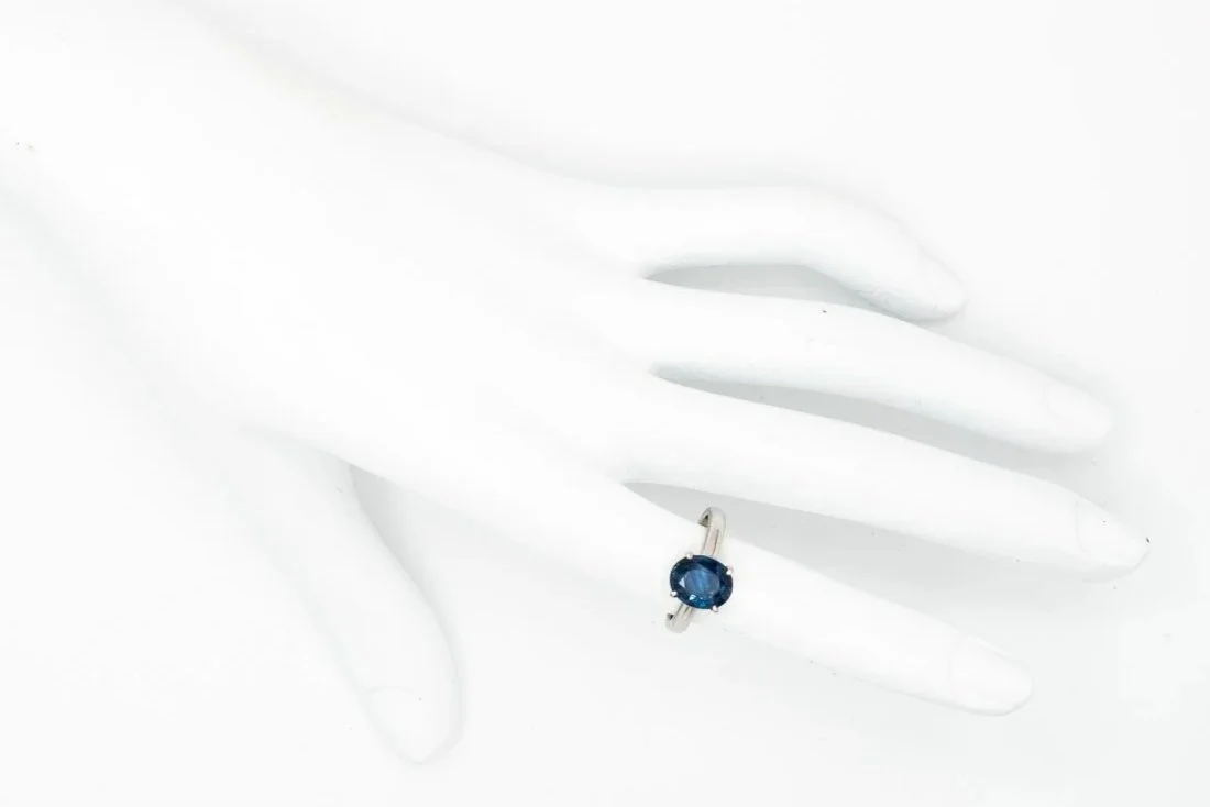(H)Platinum Solitaire Sapphire Gemstone Ring
