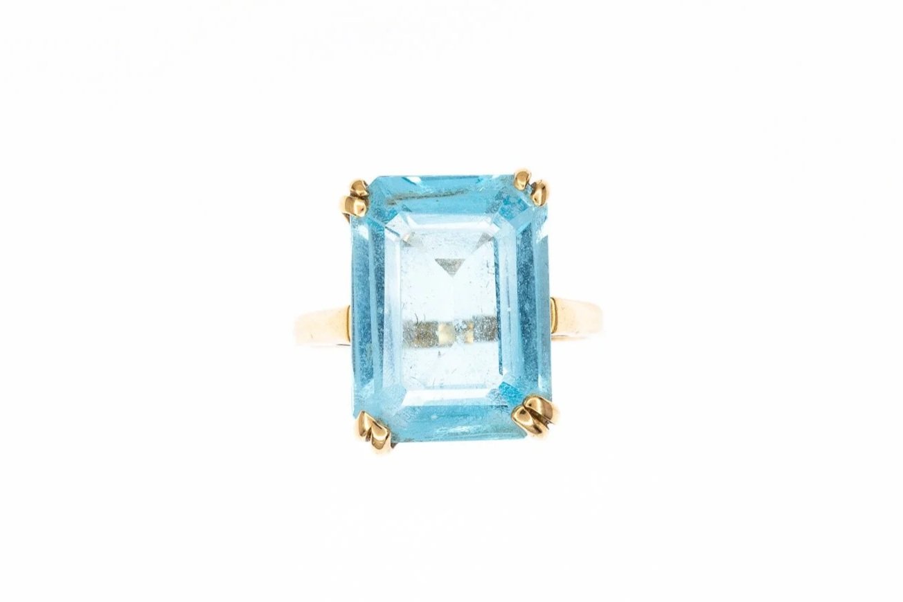 (T)Yellow Gold Solitaire Blue Topaz Gemstone Ring