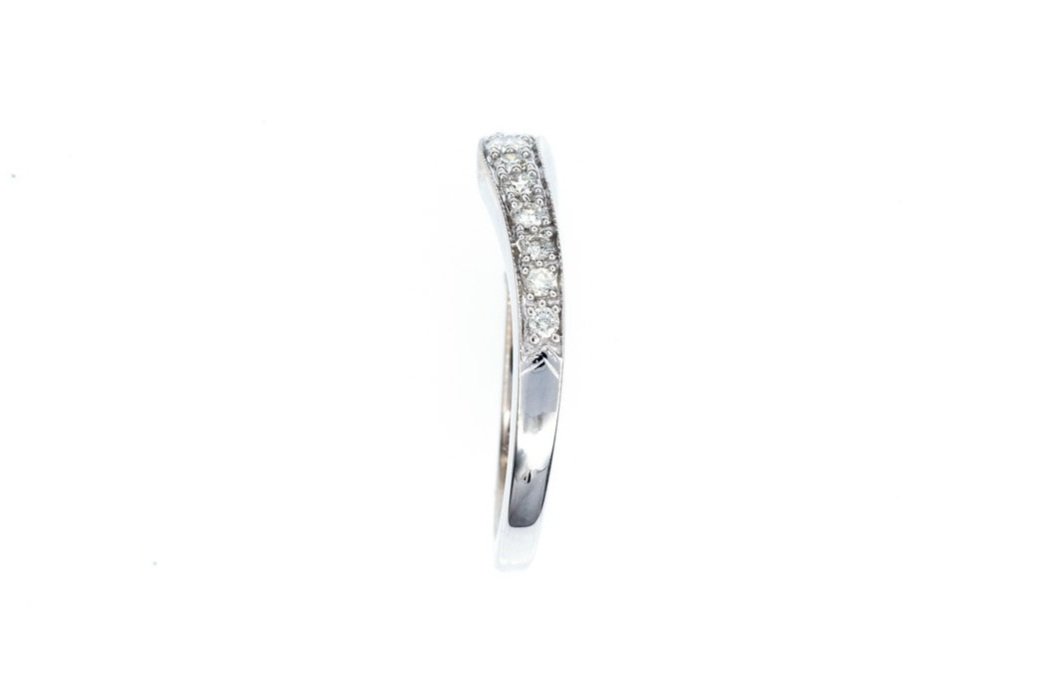 (S)White Gold Round Brilliant Cut Diamond Contoured Band