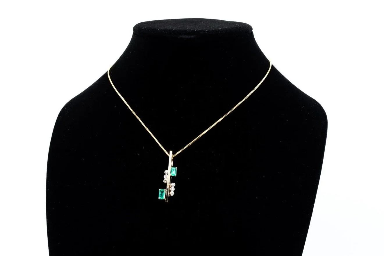 (F)White Yellow Gold Diamond Emerald Linear Drop Slider Pendant