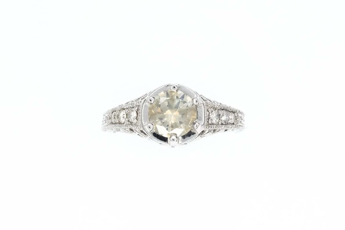 (T)Platinum Round Brilliant Cut Diamond Engagement Ring